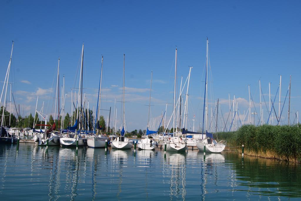 Apartment Endrodi Balatonfured Bagian luar foto